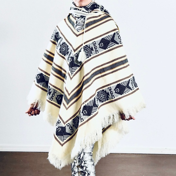Vintage Western Artisan Aztec Cowichan Pom Pom Wool Fringe Poncho Cape - Picture 4 of 10